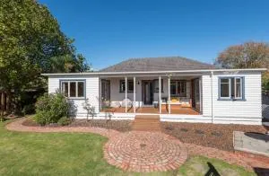 Morning Bloom Cottage Bed and Breakfast - Mapua