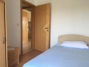 Three-Bedroom Apartment with Terrace and Sea View room in Apartments with a parking space Zdrelac Pasman - 14734