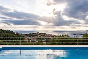 Family friendly house with a swimming pool Podstrana, Split - 16207