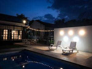 Ban Rub Lom Pool Villa 3 difference villas