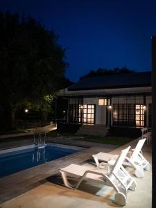 Ban Rub Lom Pool Villa 3 difference villas