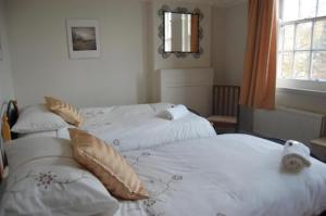 The Castle Bar ROOM ONLY