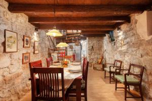 19th Century stone art house in NATURE PARK