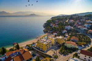 Acadia Beach Villas & Apartments Slatine - 4hvězdičkové hotely ve městě Slatine