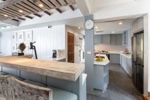 Kalim Beach House - Private Beach & Pool