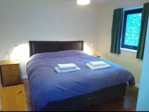 Berryhill Cottage - 3 bedroom 2 bathroom self-catering - sleeps 6 - Private off-road parking - Yard & Shed - Suit Contractors - Peterhead 1 mile - Newly Refurbished - Underfloor Heating - Drying Room - Golf Driving Range - Cafe - Extensive Footpaths - Peterhead