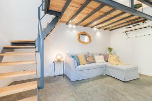 Design & bright flat in Campolide