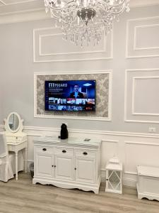 Charme & Chic Luxury