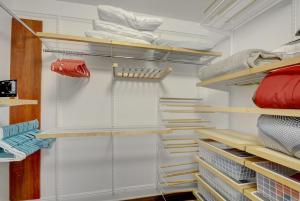 Renovated 22 Unit at Yacht ClubAventura