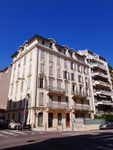 Cosy central studio Nice Rossini large balcony AC