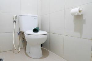 Strategic Studio Apartment at Orchard Mansion Supermall By Travelio