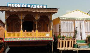 Houseboat Moon of Kashmir, Ботели - Сринагар