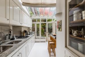 Veeve - Charming Townhouse near Parc Montsouris