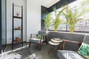 Modern and Colourful Flat in Graça by LovelyStay