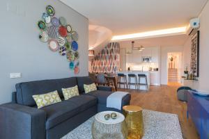 Modern and Colourful Flat in Graça by LovelyStay