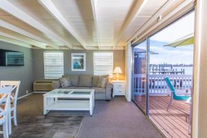 Deluxe Queen Suite - C room in Matlacha Cove Inn