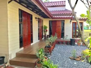 Grandma's House - Ban Khao Kariang (1)