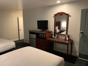 Queen Room with Two Queen Beds room in Stargazer Inn and Suites