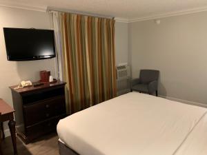 King Room room in Stargazer Inn and Suites