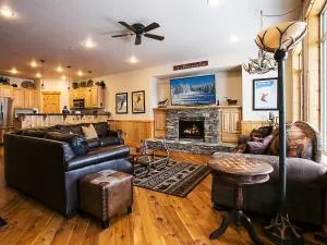 Crystal Springs Chalet - Vans Corner