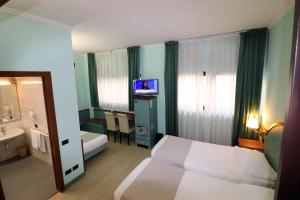 Triple Room room in Hotel Domenichino