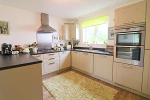 MODERN HOLIDAY HOME central St Merryn