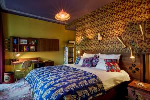 Large Plus room in 25hours Hotel Terminus Nord