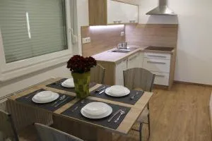 Petite Apartment - 马勒尼科