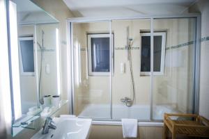 Superior Double Room with Bathtub room in Hotel-Flair