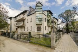 Apartment with Terrace and Sauna by Grand Apartments