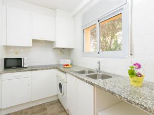 Apartment Velazquez-4 by Interhome