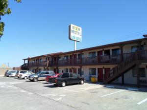 EZ 8 Motel Newark