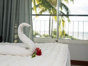Beachfront & Pool serviced apartment with stunning view - closest to the beach than most hotel