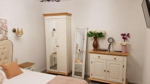 Glam Rose&White Downtown