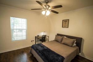 Hays St Cozy Remodeled 2BR2BA house sleeps 8