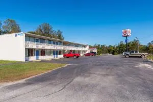 Motel 6-Connellys Springs, NC - 布洛英罗克山