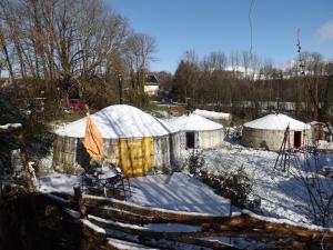 B&B / Chambres d'hotes Maison d'hotes et Campement Mariposa : Yourte