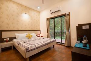 SaffronStays Dhyana - 3BR pet-friendly pool villa with Wi-Fi, indoor games and riverside trails in Wadas gated estate