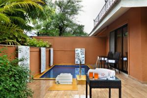 SaffronStays Nithyam - 2BR budget pool villa in Wada, gated community, Wi-Fi, river walk, near Mumbai via NH48