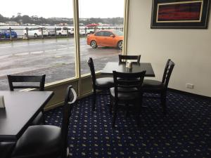 Regatta Point Tavern & Holiday Villas