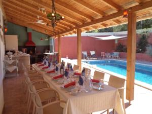 Villas Modern Villa in Roquebrun with Private Pool : photos des chambres