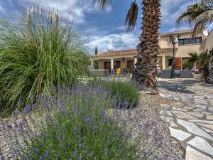 Villas Modern Villa in Felines Minervois with Private Swimming Pool : photos des chambres