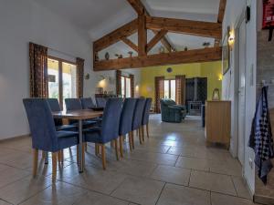 Villas Modern villa with private pool : photos des chambres