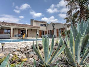 Villas Modern villa with private pool : photos des chambres
