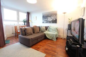 Chelsea off Kings Road One Bedroom Apartment with balcony