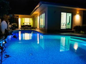 Villa Tanya, 3 Bed with Private Pool and Jacuzzi