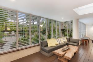 Luxury Beachfront Apartment with Direct Pool Access