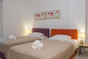 Ninas Villa, Cosy Seaview Retreat