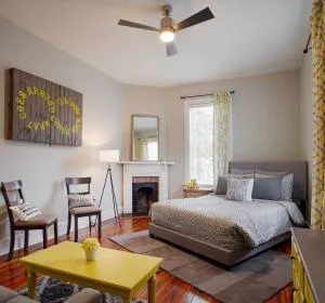 414B Waldburg st · 2 Bedroom Oasis near Forsyth Park - Savannah