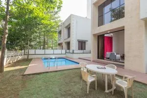 StayVista's Greenwoods Villa 6 - City-Center Villa with Private Pool, Terrace, Lift & Ping-Pong Table - Lonavala